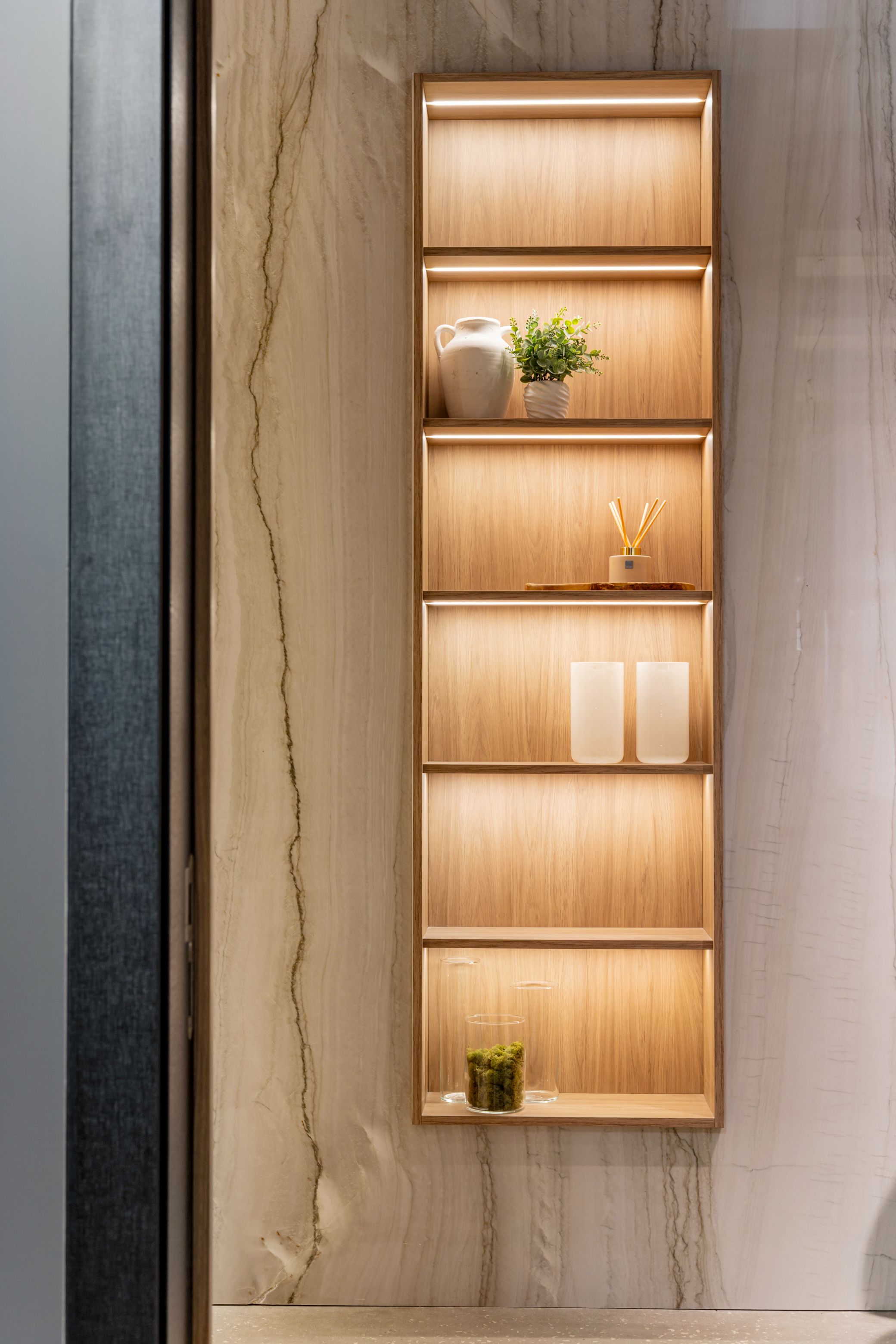 Wood niche on onyx, WDB Design Center