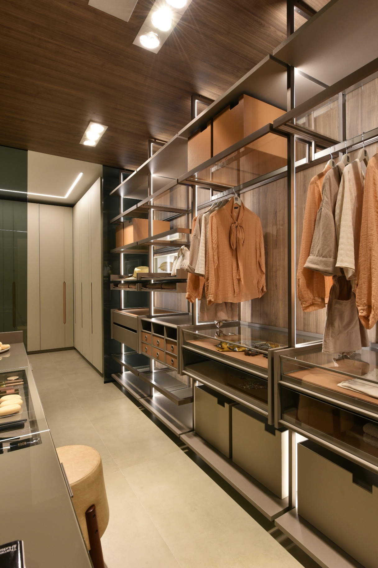 Walk-in closet with walnut, leather and metal structure